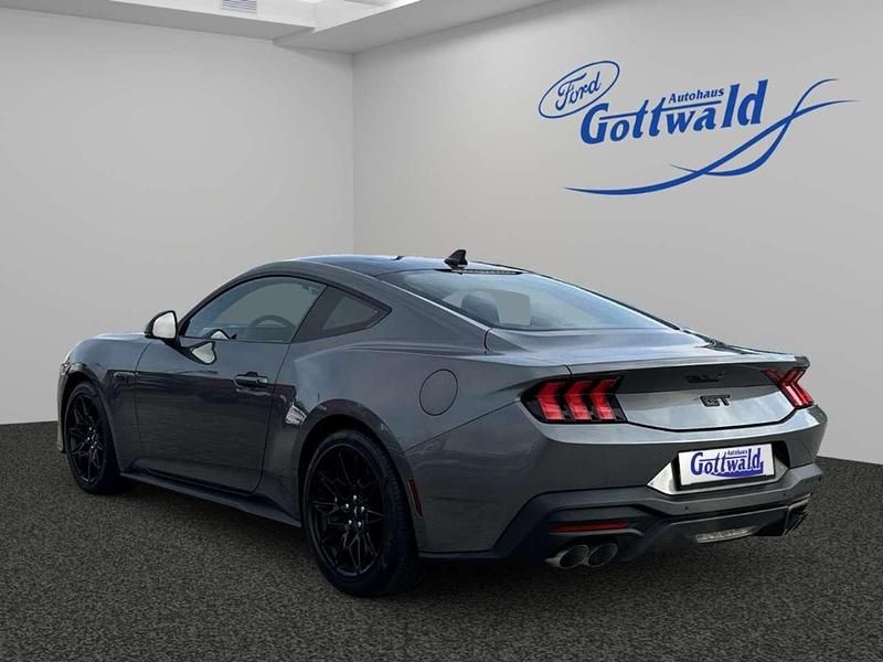 Neu Ford Mustang GT Fastback 446 PS (328 kW) 2026 Carbonized gray/asher gray Coupé