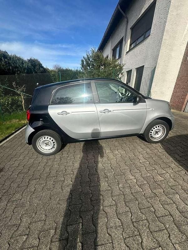 Gebraucht Smart ForFour Basis 71 PS (52 kW) 2018 Schwarz Kleinwagen