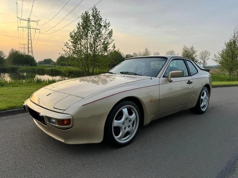 Beige Gebraucht 1983 Porsche 944 Coupé | 29.900 € - Bild 1/4