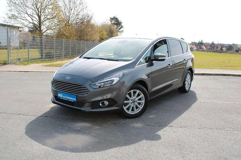 Gebraucht Ford S-MAX Titanium 160 PS (117 kW) 2017 Schwarz Van / Kleinbus