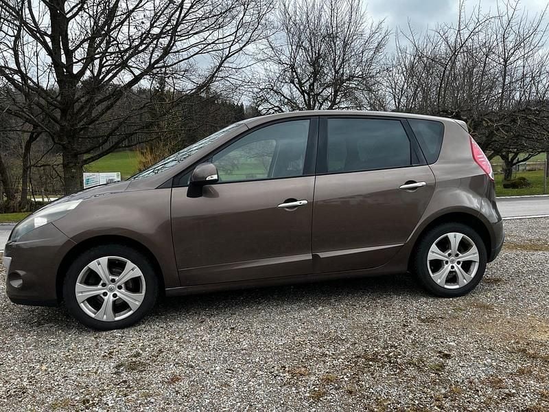 Gebraucht Renault Scénic III 130 PS (95 kW) 2010 Braun Van / Kleinbus