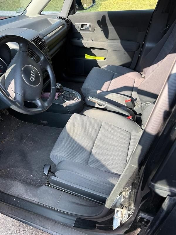 Usado Audi A2 110 HP (80 kW) 2003 Preto Citadino