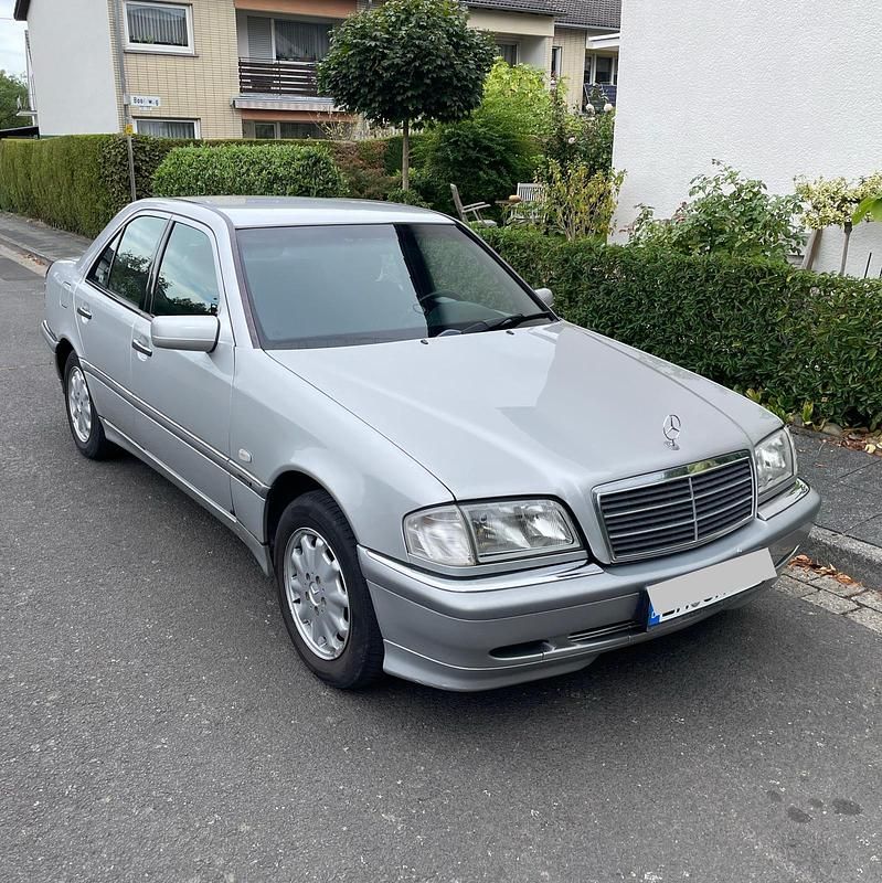 Silber Gebraucht 1999 Mercedes C220 Elegance Limousine | 4.500 € (Fairer Preis) - Bild 1/4
