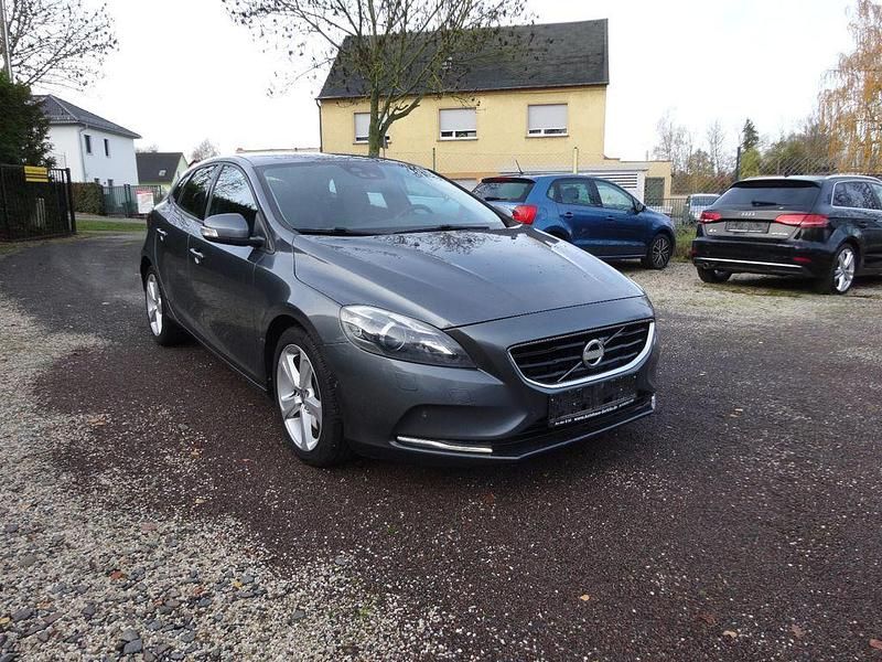 Grau Gebraucht 2013 Volvo V40 You! Limousine | 6.999 € (Fairer Preis) - Bild 1/4