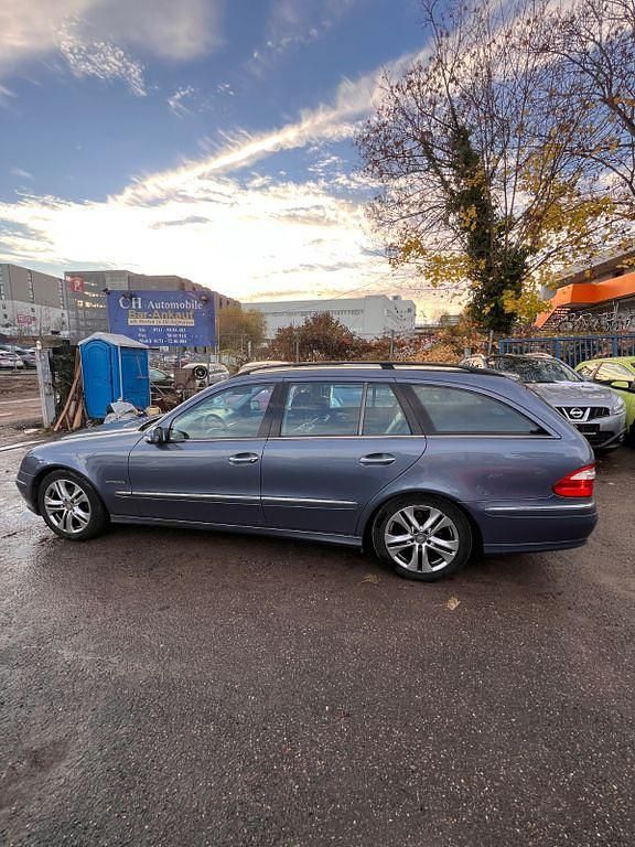 Gebraucht Mercedes E200 163 PS (119 kW) 2006 Blau Kombi