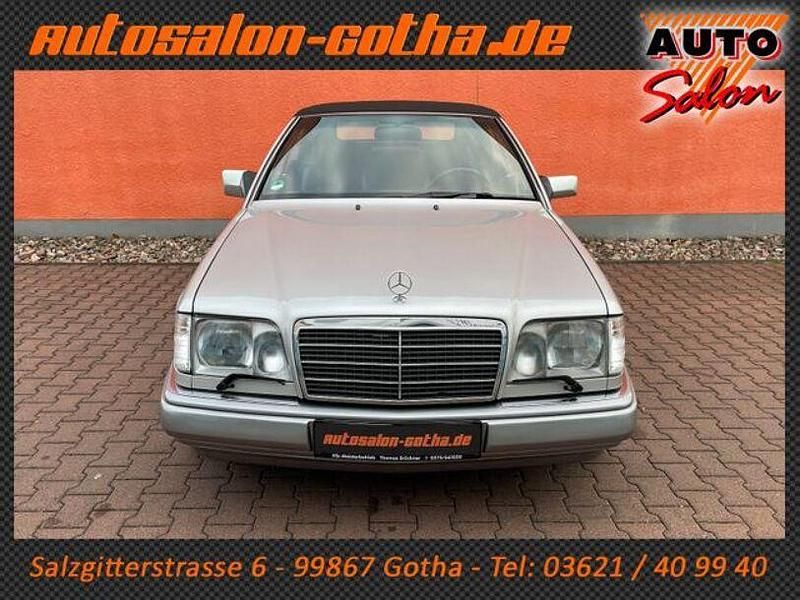 Gebraucht Mercedes E220 150 PS (110 kW) 1996 Silber Cabrio