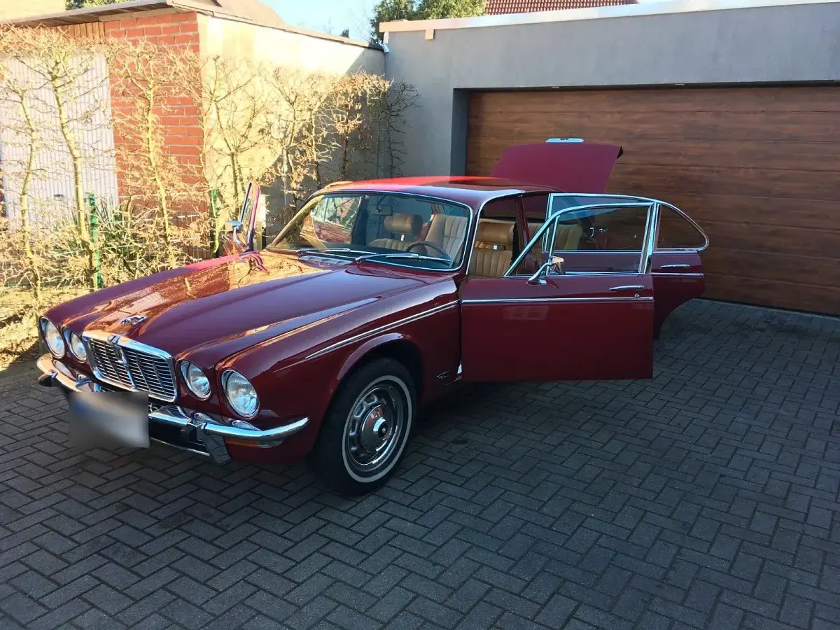 Gebraucht Jaguar XJ12 287 PS (211 kW) 1976 Rot Limousine