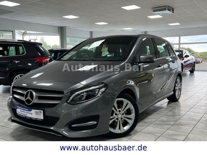 Grau Gebraucht 2015 Mercedes B180 AMG line Van / Kleinbus | 16.390 € (Fairer Preis) - Bild 1/4