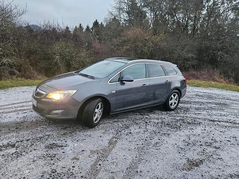 Gebraucht Opel Astra 160 PS (117 kW) 2012 Grau Limousine