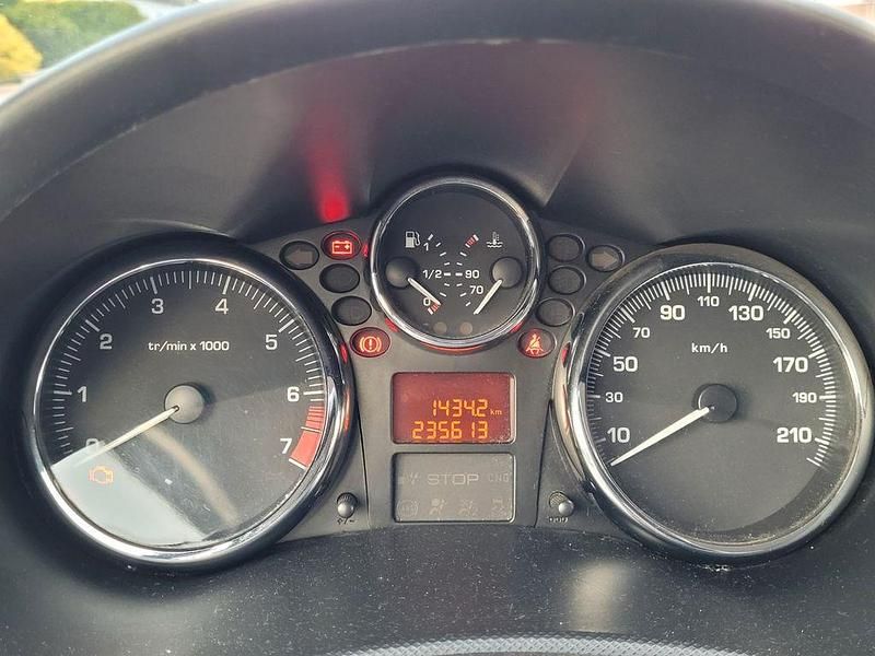 Gebraucht Peugeot 206 60 PS (44 kW) 2012 Grau Limousine