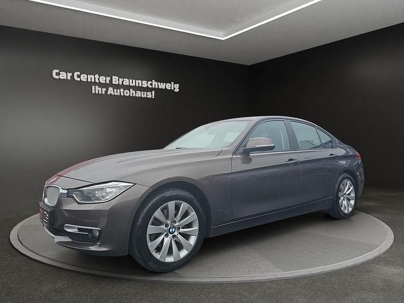 Braun Gebraucht 2013 BMW 320 Sport Line Limousine | 11.999 € (Guter Preis) - Bild 1/4