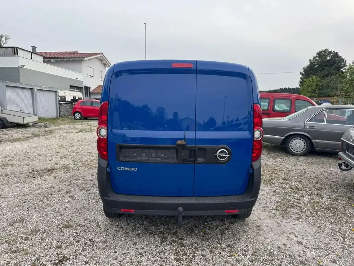 Używany Opel Combo Edition 95 KM (69 kW) 2018 Niebieski Minivan