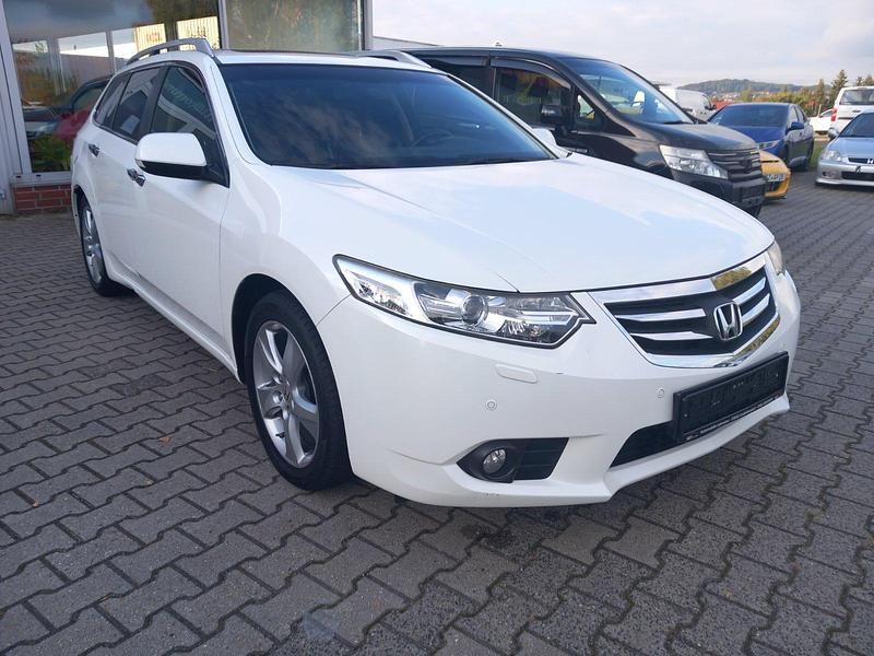 Weiß Gebraucht 2014 Honda Accord Executive Kombi | 13.490 € (Fairer Preis) - Bild 1/4