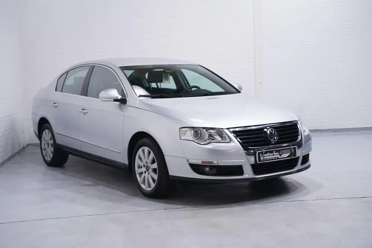 Gebraucht VW Passat 140 PS (102 kW) 2005 Silber Limousine