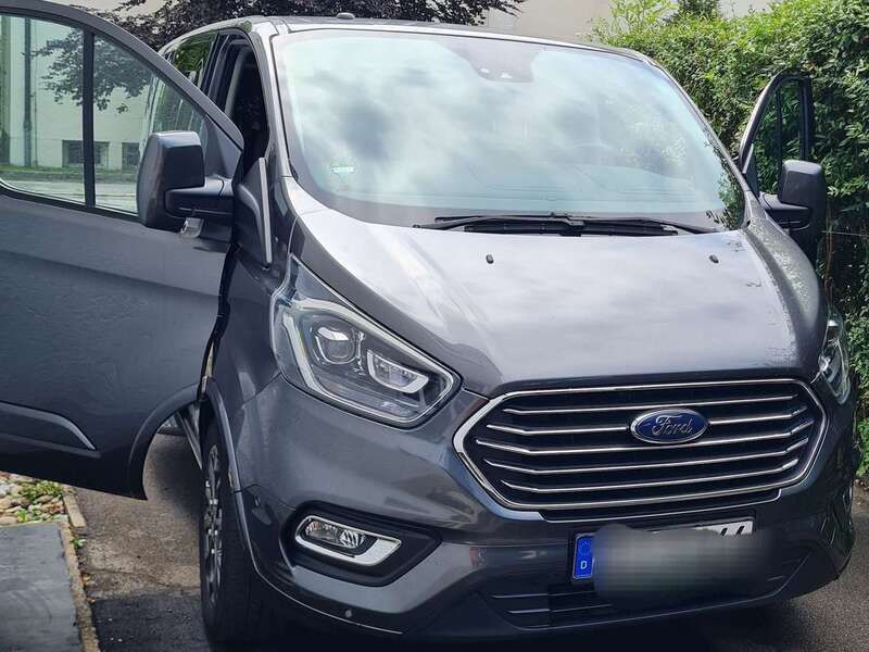 Schwarz Gebraucht 2019 Ford Transit Custom Titanium Kombi | 33.400 € (Superpreis) - Bild 1/4
