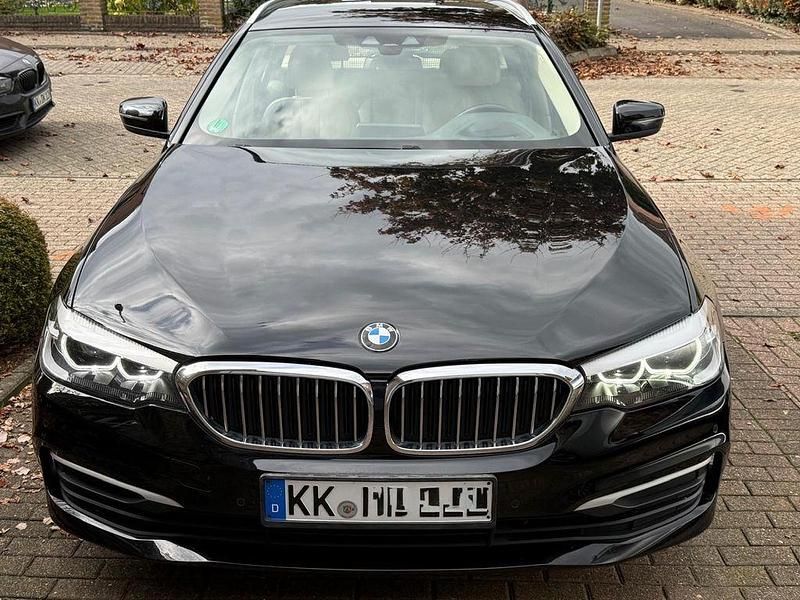 Schwarz Gebraucht 2018 BMW 520 Kombi | 19.990 € (Superpreis) - Bild 1/4