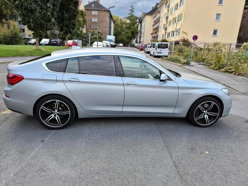 Silber Gebraucht 2014 BMW 530 Luxury Line Limousine | 13.500 € (Guter Preis) - Bild 1/4