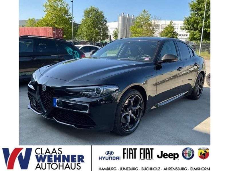 Nero vulcano, metallic) (schwarz Gebraucht 2022 Alfa Romeo Giulia Estrema Limousine | 34.990 € (Fairer Preis) - Bild 1/4