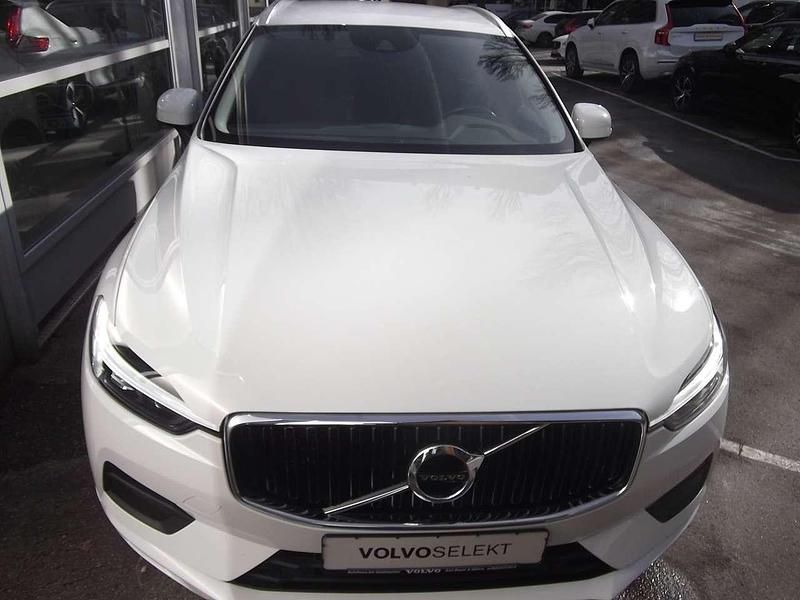 Gebraucht Volvo XC60 Momentum 197 PS (144 kW) 2020 Ice white, solid / solid SUV