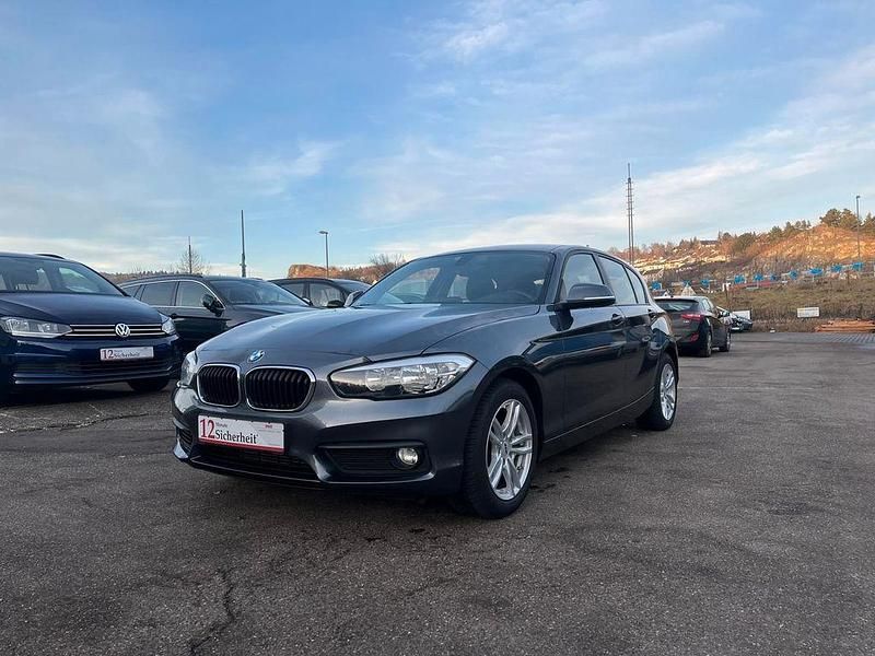 Grau Gebraucht 2019 BMW 118 Advantage Kleinwagen | 14.999 € (Fairer Preis) - Bild 1/4