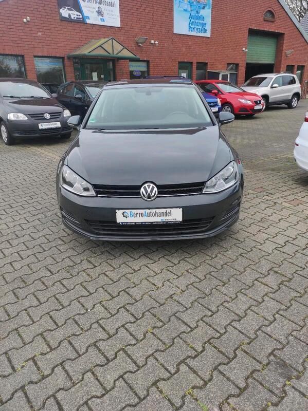 Grau Gebraucht 2016 VW Golf VII Trendline Limousine | 10.199 € (Guter Preis) - Bild 1/4