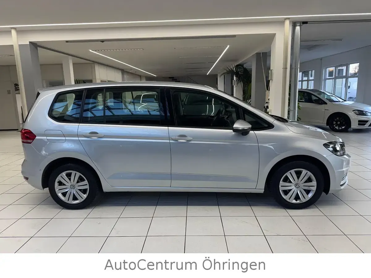 Gebraucht VW Touran Trendline 110 PS (80 kW) 2018 Silber Van / Kleinbus