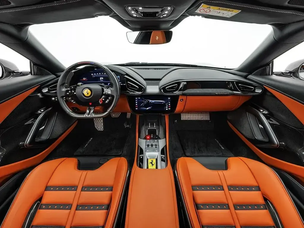 Gebraucht Ferrari 12 Cilindri 825 PS (606 kW) 2025 Argento nurburgring Coupé