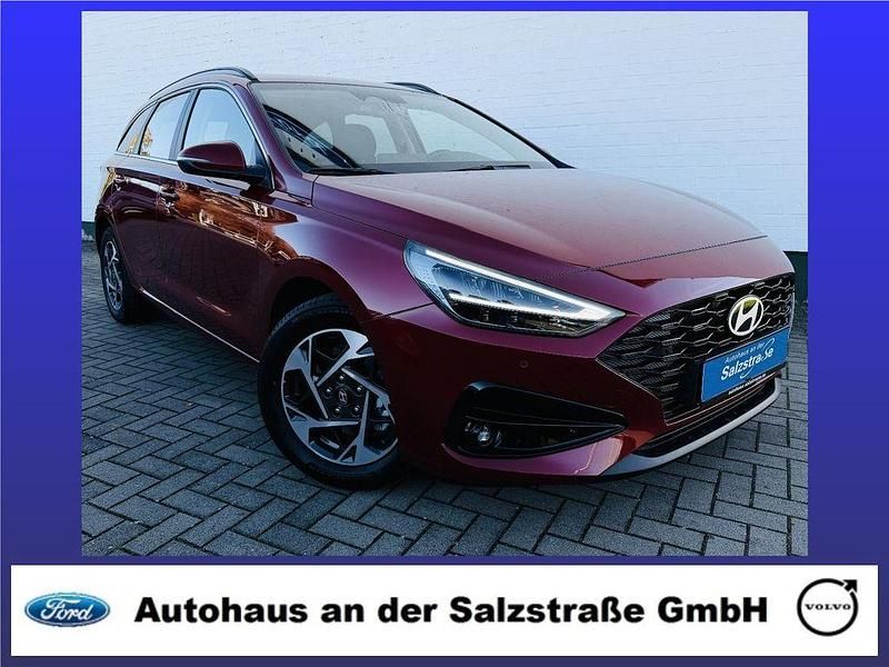 Ultimate red metallic Neu 2025 Hyundai i30 Kombi | 25.798 € (Guter Preis) - Bild 1/3