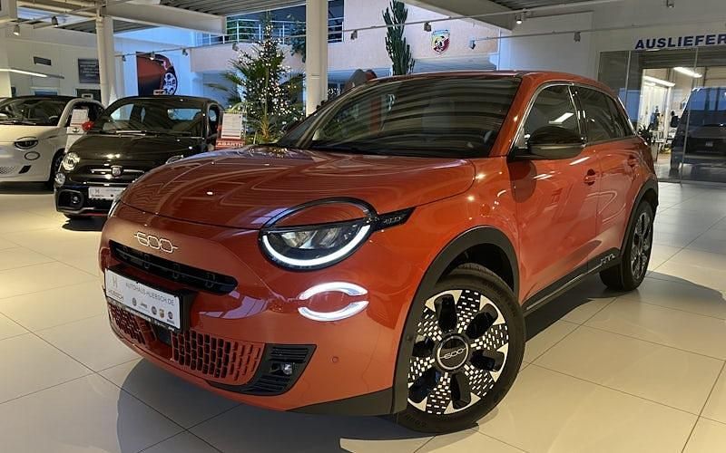 Orange Gebraucht 2024 Fiat 600E La Prima SUV | 38.490 € - Bild 1/4