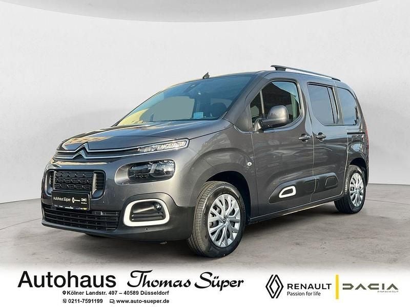 Platiniumgrau/ Gebraucht 2020 Citroën Berlingo Shine Van / Kleinbus | 19.680 € (Guter Preis) - Bild 1/4