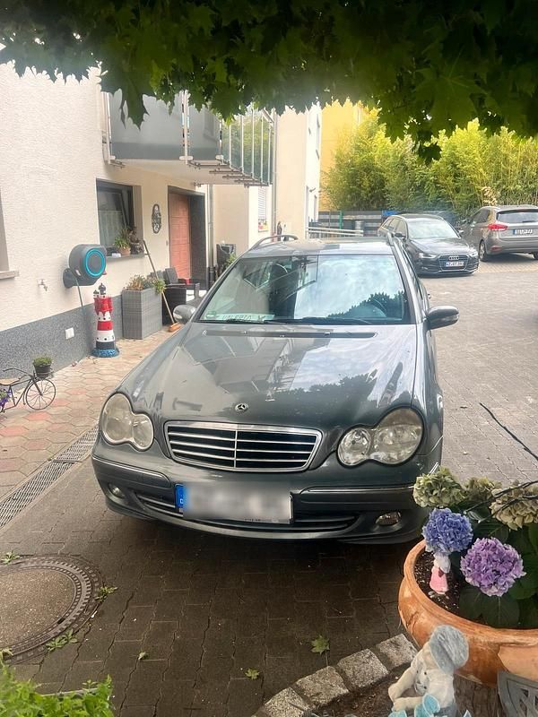 Grau Gebraucht 2005 Mercedes C200 Kombi | 3.100 € (Fairer Preis) - Bild 1/4