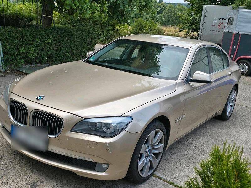Gold Gebraucht 2009 BMW 730 Limousine | 6.900 € (Fairer Preis) - Bild 1/4