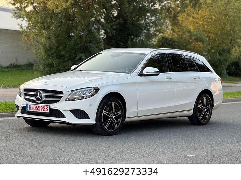 Weiß Gebraucht 2020 Mercedes C220 Limousine | 16.990 € (Superpreis) - Bild 1/4