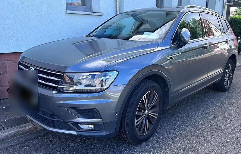 Grau Gebraucht 2019 VW Tiguan Allspace Comfortline SUV | 19.900 € (Superpreis) - Bild 1/4