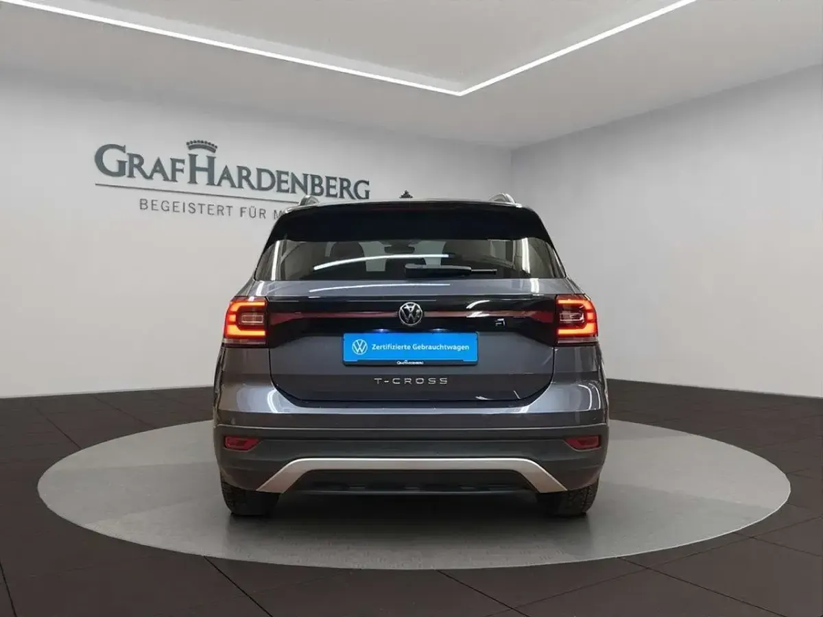 Gebraucht VW T-Cross Active 110 PS (80 kW) 2023 Rauchgrau metallic SUV