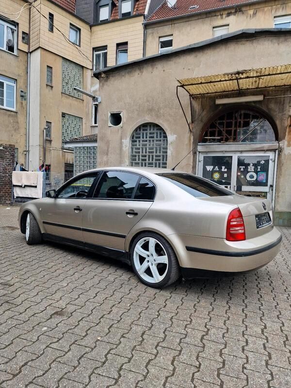 Gold Gebraucht 2003 Skoda Superb Limousine | 1.799 € - Bild 1/4