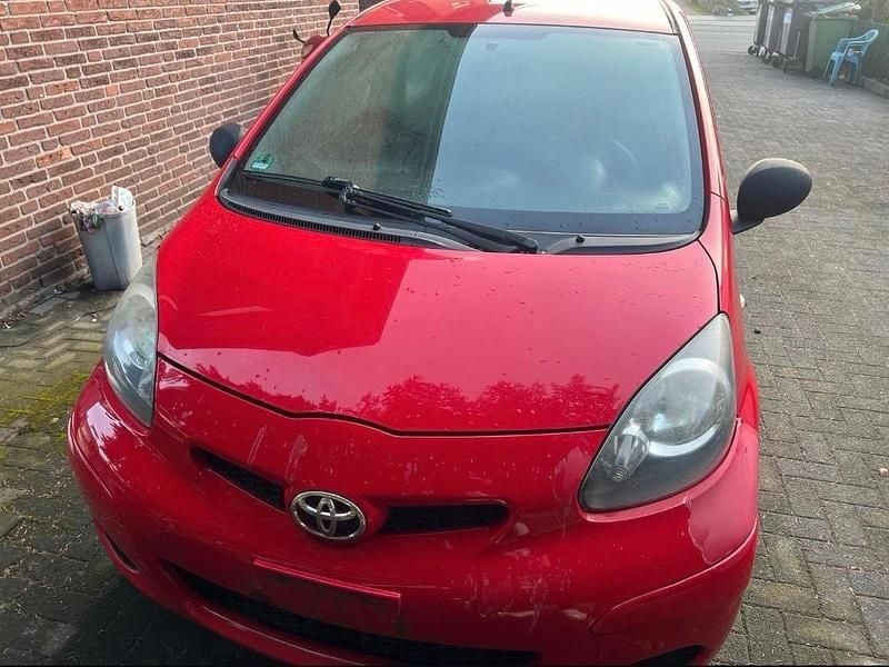 Gebraucht Toyota Aygo 69 PS (50 kW) 2009 Rot Kleinwagen