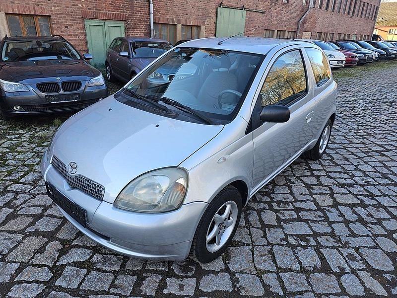 Gebraucht Toyota Yaris 68 PS (50 kW) 2000 Silber Kleinwagen