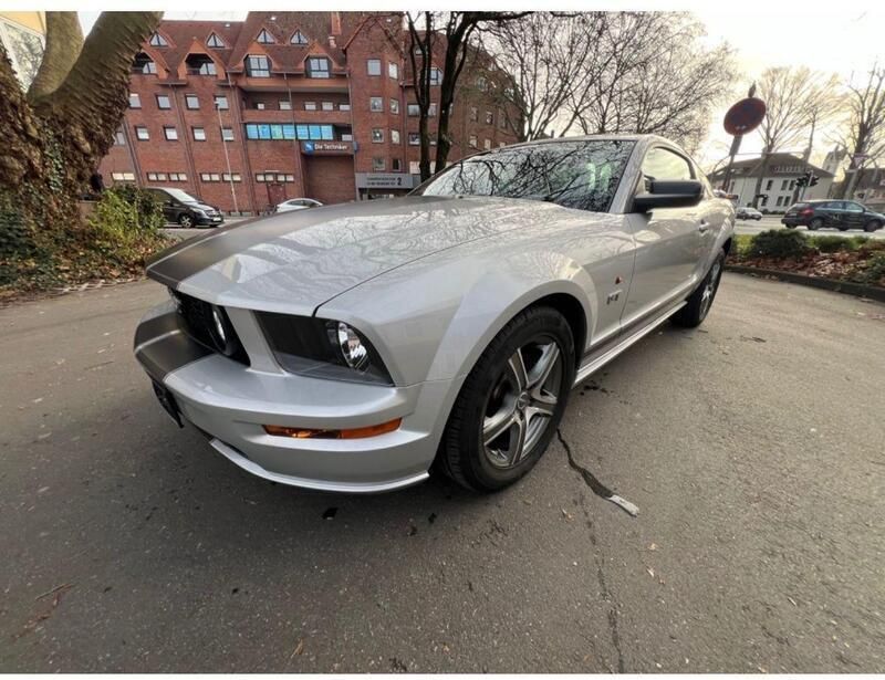Silber Gebraucht 2007 Ford Mustang Coupé | 15.950 € (Fairer Preis) - Bild 1/4