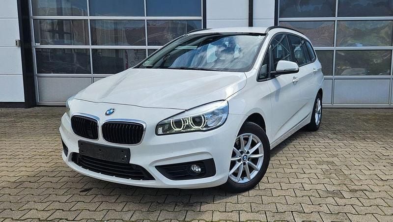 Weiß Gebraucht 2017 BMW 216 Gran Tourer Advantage Van / Kleinbus | 9.490 € (Guter Preis) - Bild 1/4