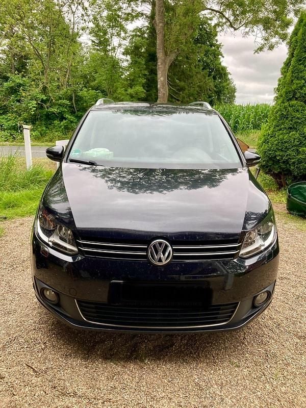 Schwarz Gebraucht 2015 VW Touran Van / Kleinbus | 8.800 € (Guter Preis) - Bild 1/4