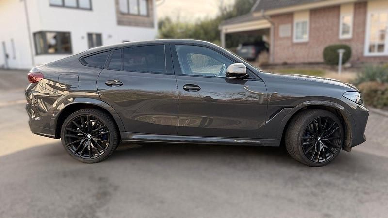 Gebraucht BMW X6 M50 Shadowline 530 PS (389 kW) 2021 Grau SUV