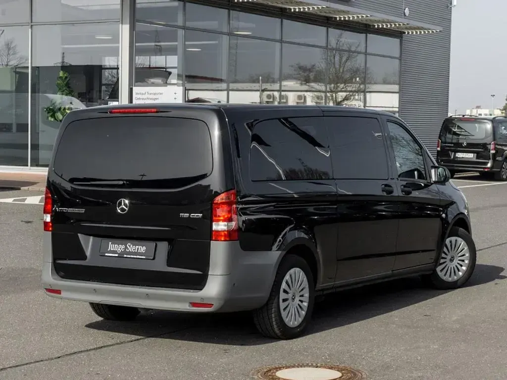 Second-hand Mercedes Vito 163 CP (119 kW) 2025 Negru Van