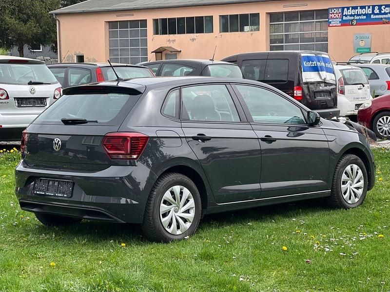 Gebraucht VW Polo Trendline 65 PS (47 kW) 2018 Grau Kleinwagen