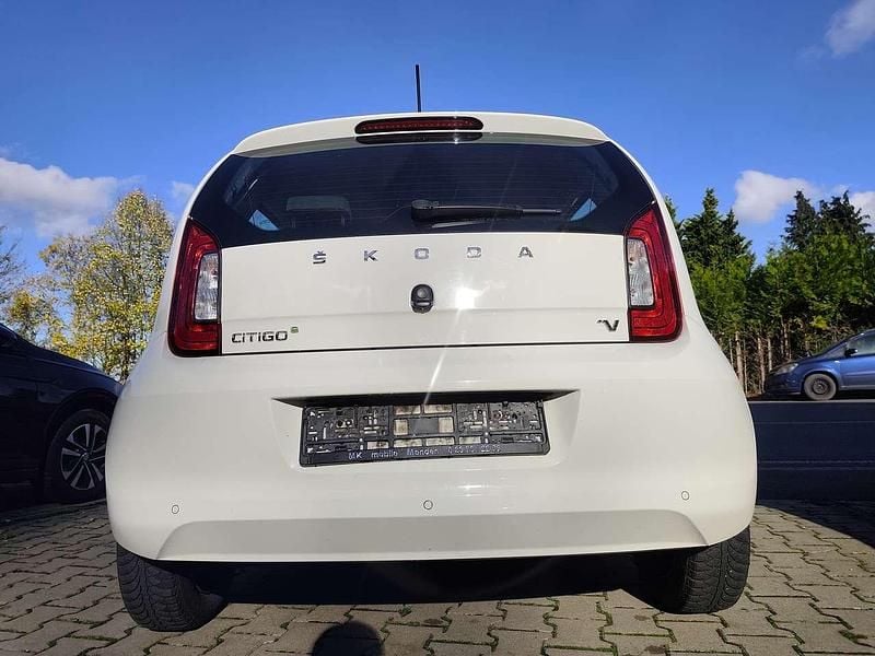 Gebraucht Skoda Citigo-e IV 61 kW (83 PS) 2020 Bila candy/candyweiss Kleinwagen
