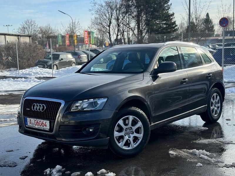 Grau Gebraucht 2010 Audi Q5 Comfort SUV | 6.390 € (Superpreis) - Bild 1/4