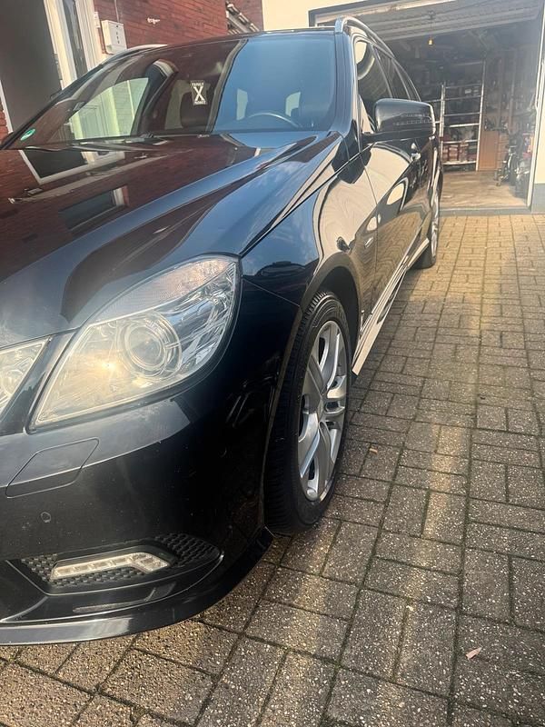 Gebraucht Mercedes E350 Avantgarde 265 PS (194 kW) 2011 Schwarz Kombi