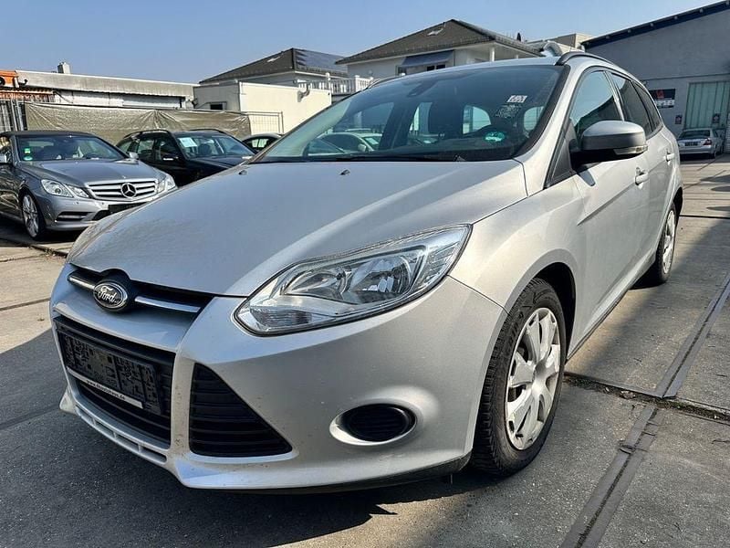 Gebraucht Ford Focus Trend 116 PS (85 kW) 2013 Silber Limousine