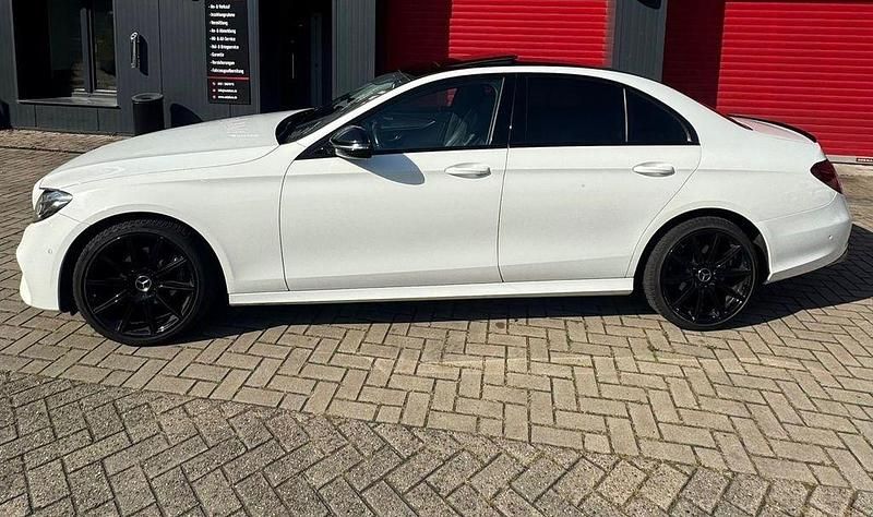 Gebraucht Mercedes E220 AMG 194 PS (142 kW) 2016 Weiß Limousine