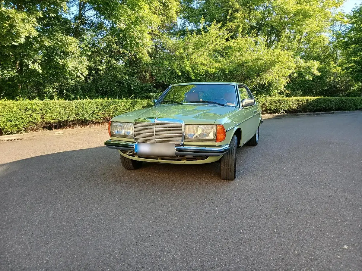 Gebraucht Mercedes 280 156 PS (114 kW) 1977 Grün Coupé